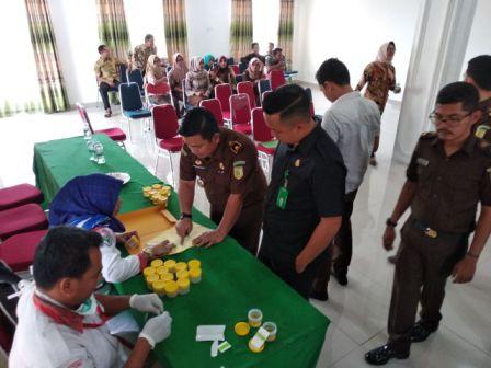 Kejari Rohil Gelar Tes Urine Mendadak, Ini Hasilnya